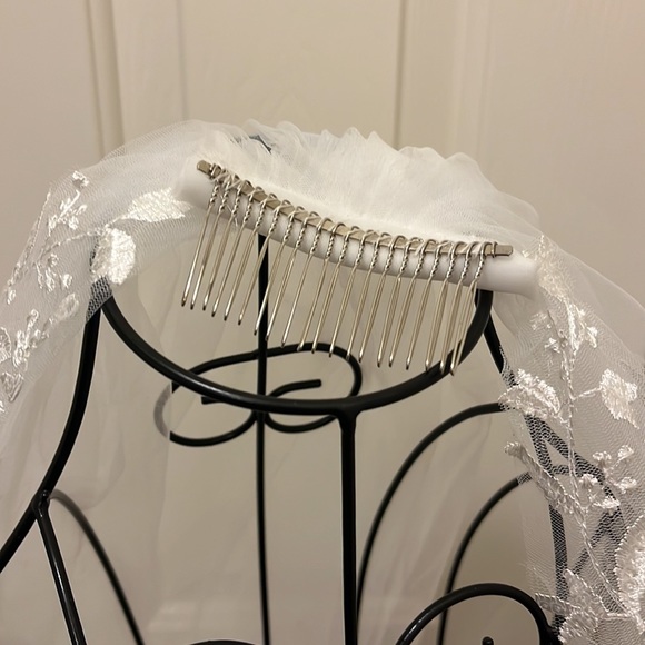 Brand New Off White Ivory Wedding Veil Cathedral 10 ft length Butterfly Floral - Picture 8 of 9